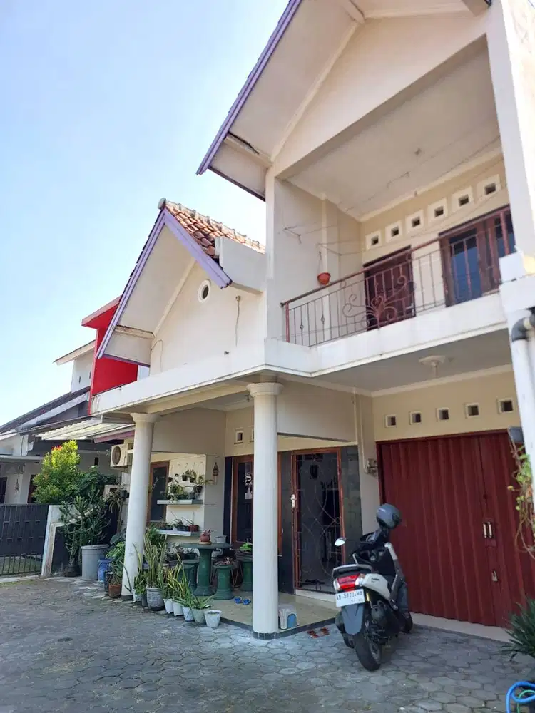 Rumah 2 Lantai di Sidomoyo dekat Jalan Godean Km.7
