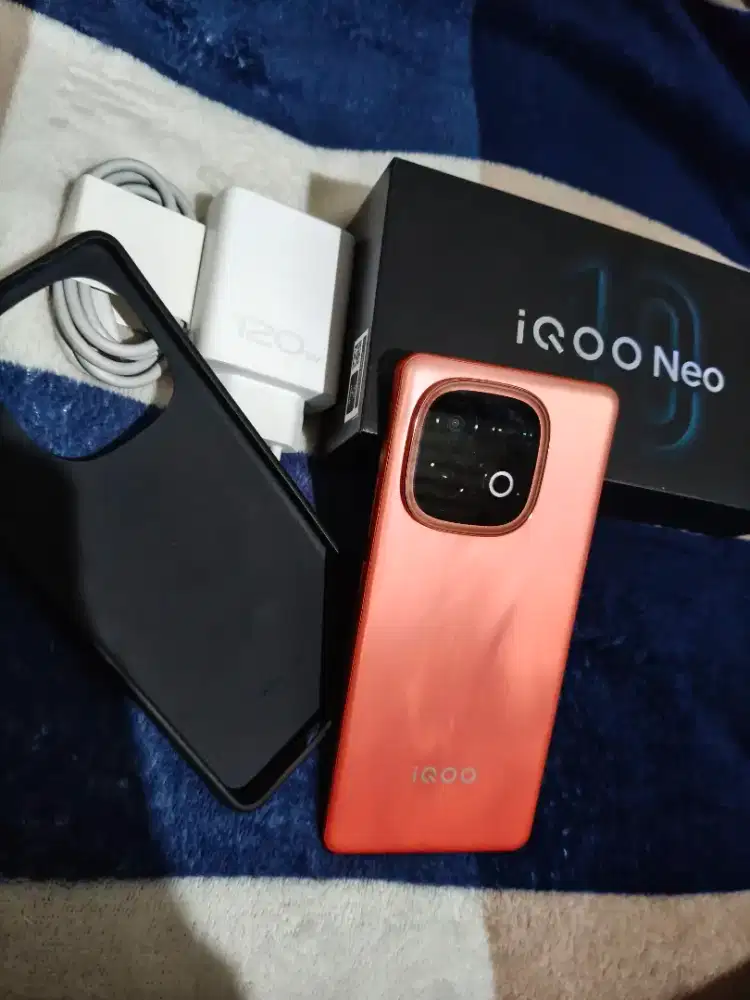 iqoo Neo 10 5g ram 8/256 fullset no minus mulus bening,pakaian 6bulan