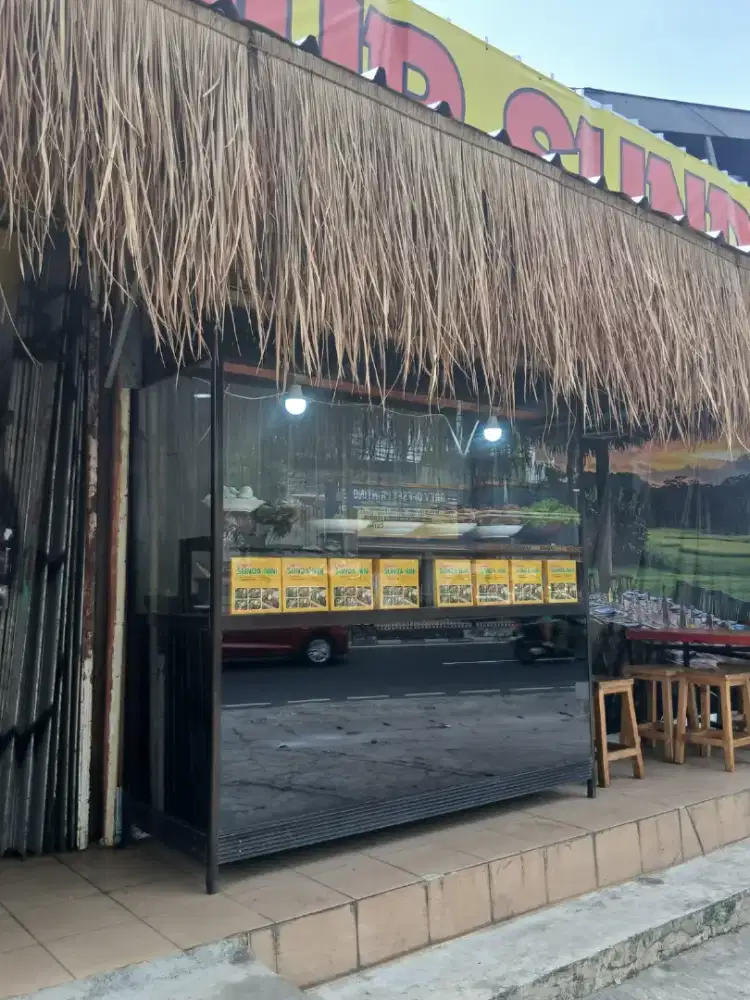 Food court di sewakan