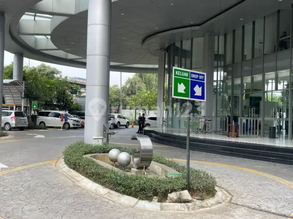 Ruang kantor bagus baru renovasi di GP Plaza Slipi