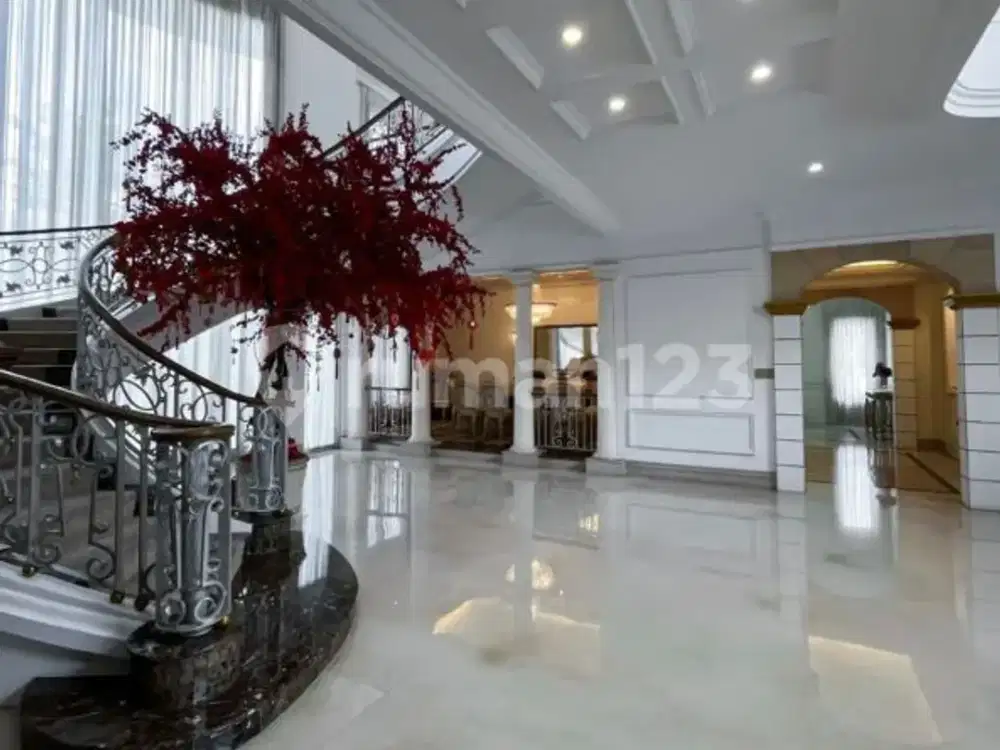 Rumah Mewah 2 Lantai, SHM Kawasan Elit di Kelapa Gading