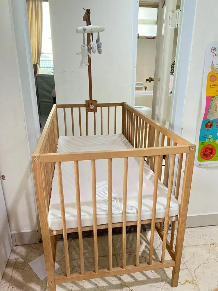 Ikea Wooden Baby Crib +matras +bumper pad +kayu gantungan baby mobile