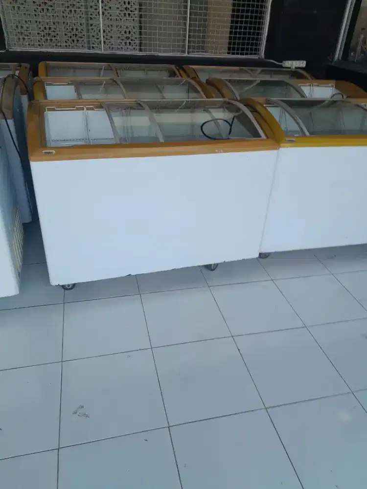 Freezer pembeku sleding kaca 350L.