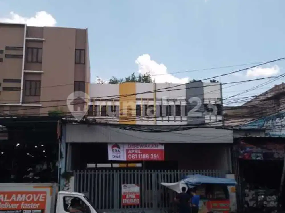 Rumah Strategis di Pinggir Jalan Raya 3 Lantai Jakarta Timur