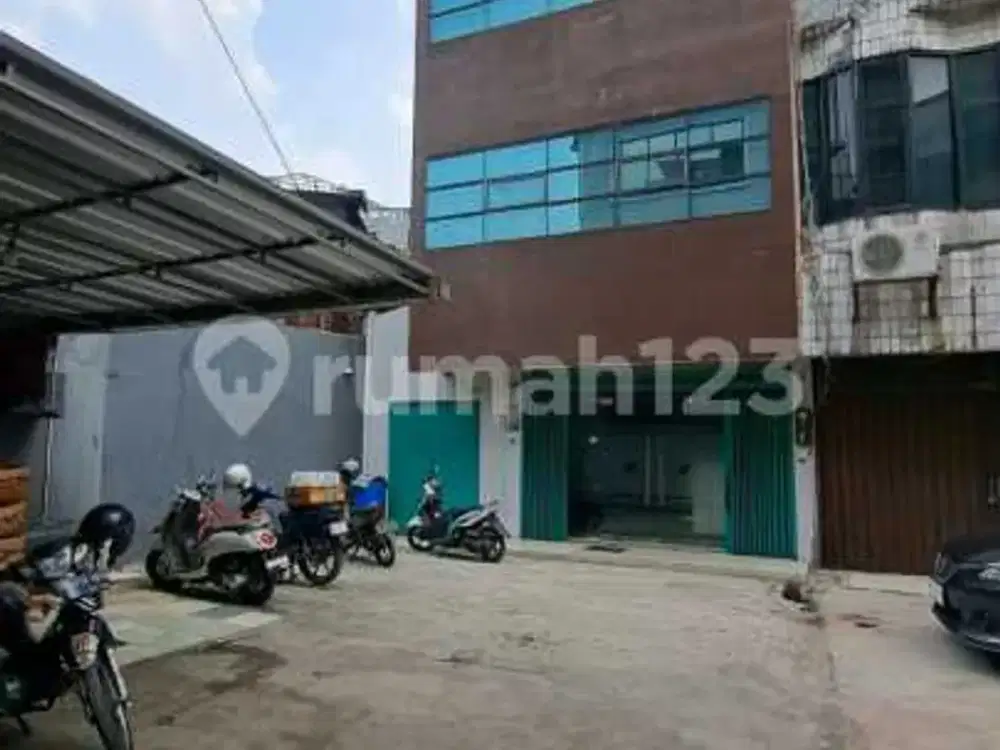 Ruko di Jl Letjend Suprapto, Jakarta Pusat Bagus SHM