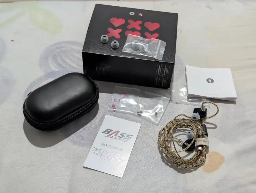 Iem simgot ew300 x hbb in ear monitor like new tws kz
