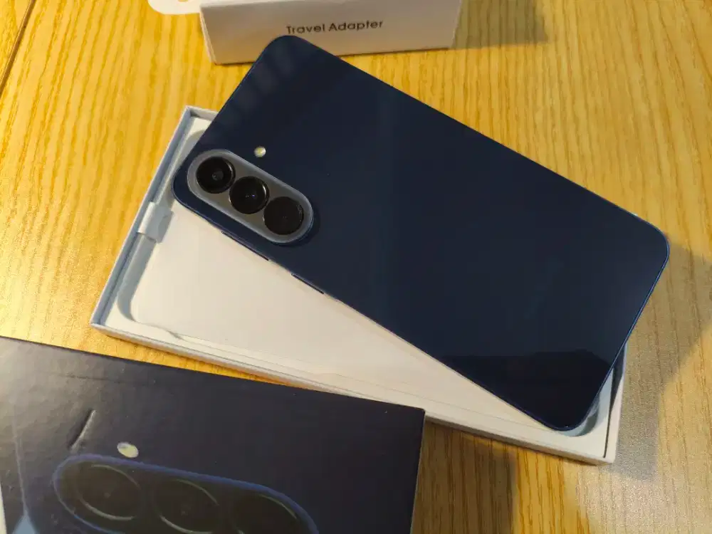 Samsung A57, lengkap dengan adaptor
