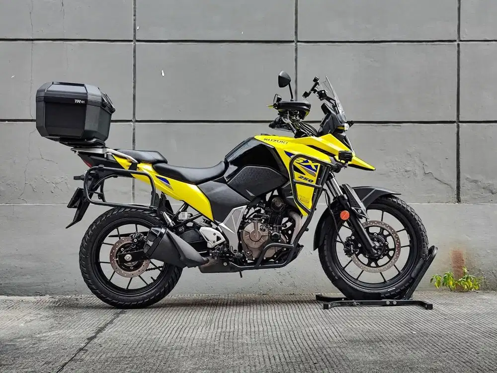 Suzuki VStrom 250 SX tahun 2023 Low Odo Mulus TT FP Like New Yellow