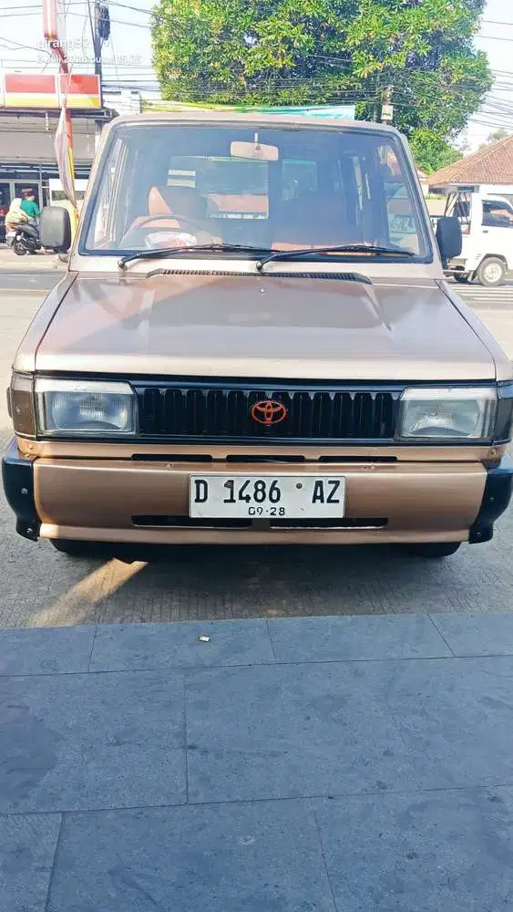 Toyota Kijang super long kf50