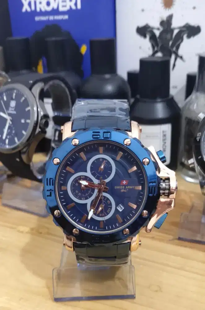 Jam tangan analog pria swiss army biru gold