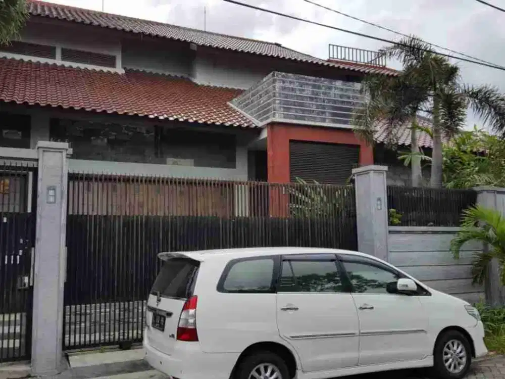 Jual rumah mewah dan terawat Sidosermo dekat Plaza Marina