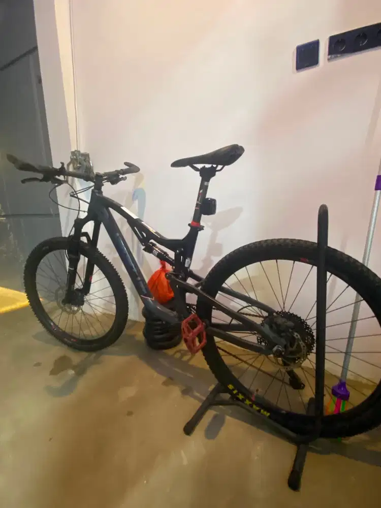 Dijual sepeda thrill ricochet
