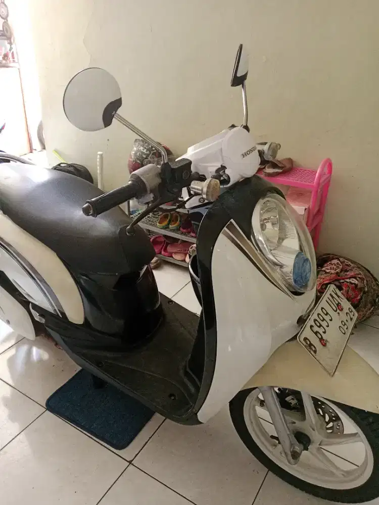 SCOOPY KARBU TAHUN 2011 MULUSS CAKEP MESIN ALUSS