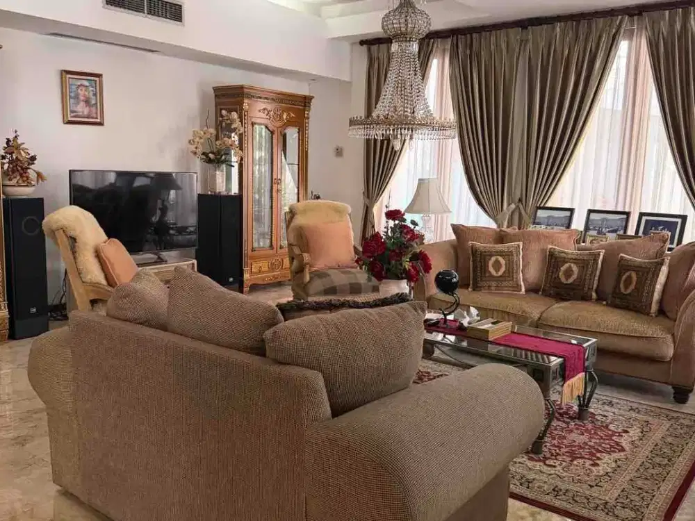 Rumah Mewah Lebak Bulus Jakarta Selatan FULL FURNISHED, Swimming Pool. One Gate System, sangat private. Hitung Tanah Saja.