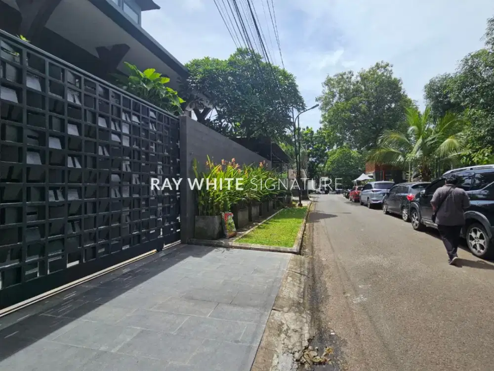 Dijual Rumah Mewah dengan Pool di Panglima Polim, Kebayoran baru