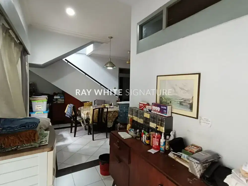 Dijual Rumah Lama Area Premium Layak Huni, Lokasi Nyaman untuk Hunian