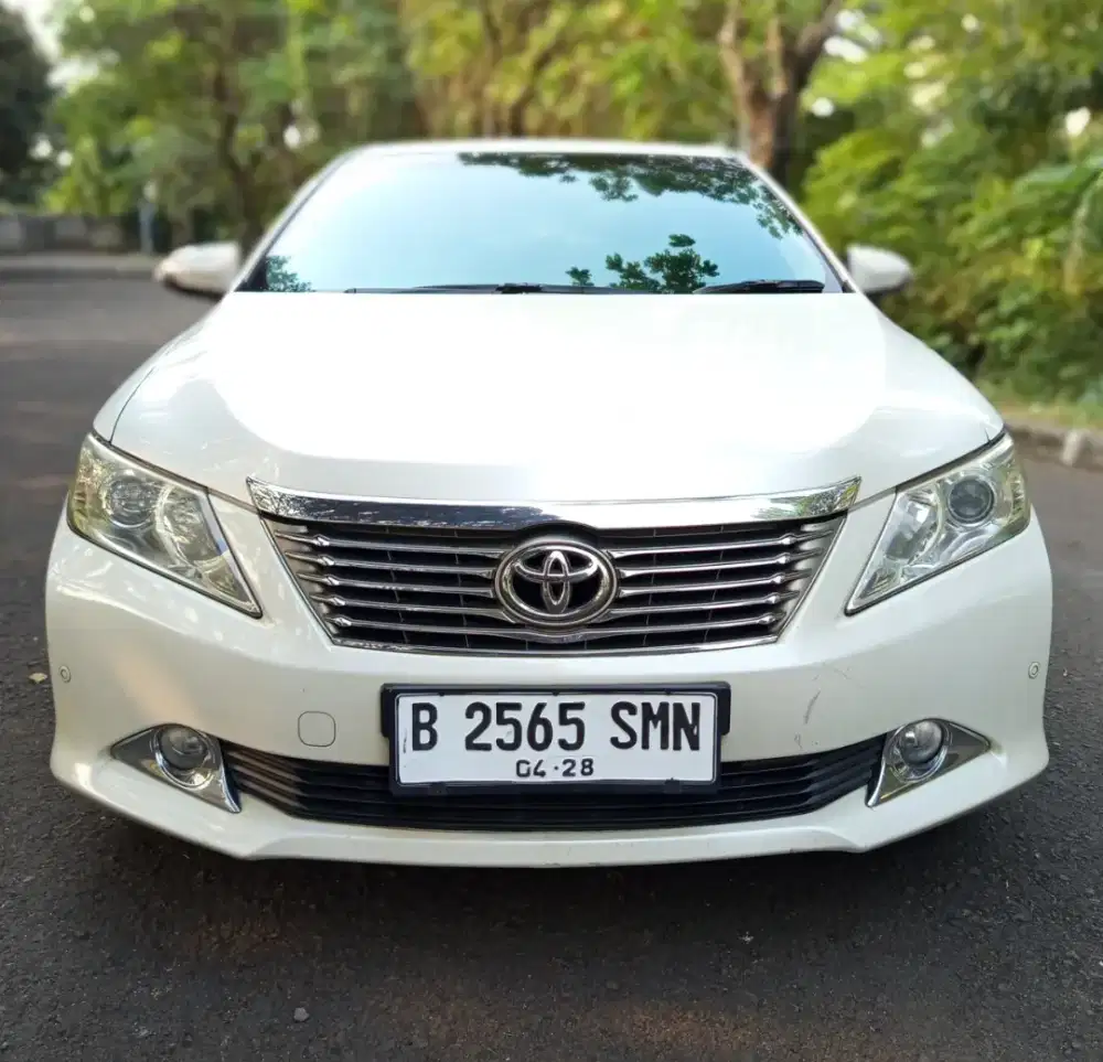 Toyota New Camry 2.5 V AT 2012/13 Putih Tgn 1 Istimewa Skli Sgt Trawat