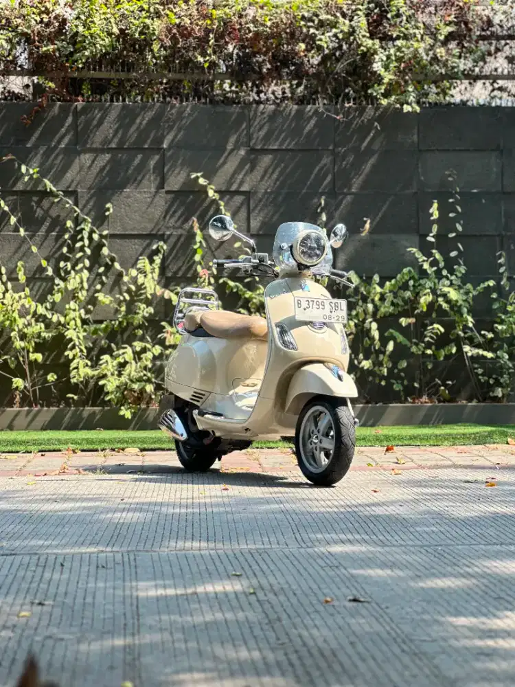 DIJUAL PIAGGIO VESPA LXV 150 3V TAHUN 2014 RARE!