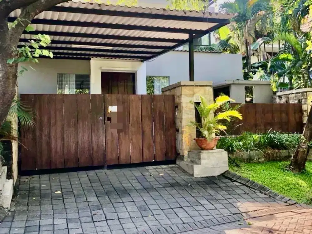 DISEWAKAN RUMAH GRAHA FAMILI 2LT 3KT FULL FURNISH PRIVATE POOL