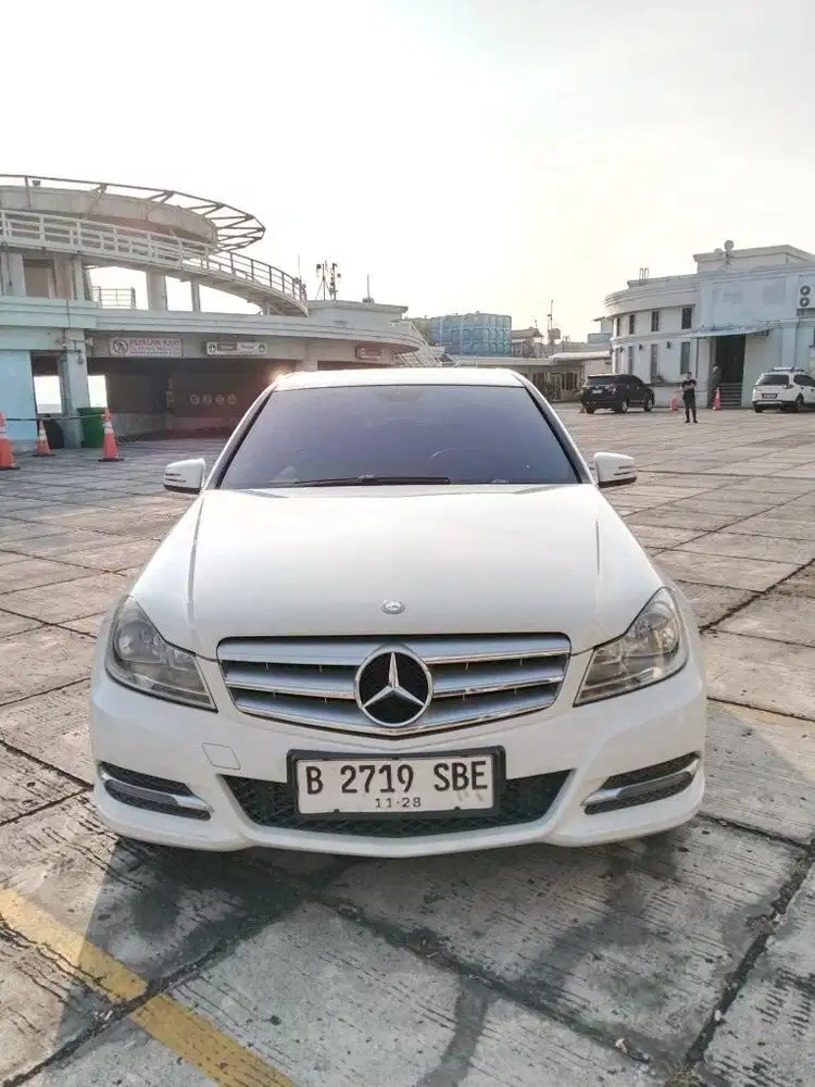 Mercedes Benz 1.8 C200 CGI AT 2013 Putih Sedan (Tdp 10jt)
