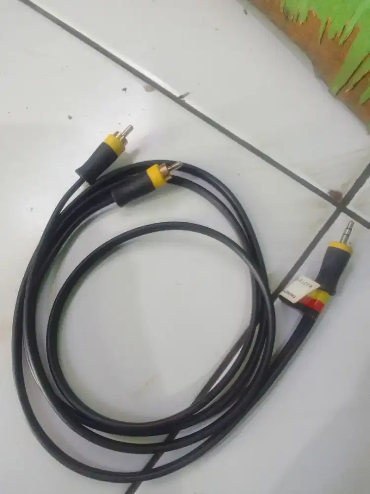 Thonet & Vander RCA to AUX