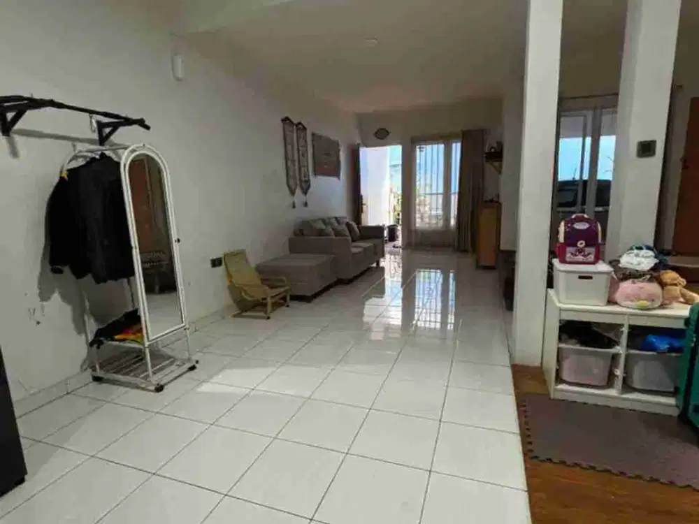 Rumah Margahayu yang bisa dijadikan kantor dengan KT 5 dan bisa muat 3 mobil
