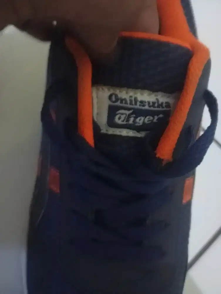 Sepatu pdl enteng dan sepatu sneaker