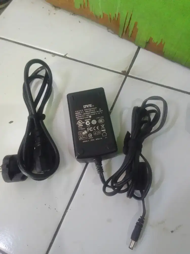 Adaptor DVE 19volt 2.21 Ampere