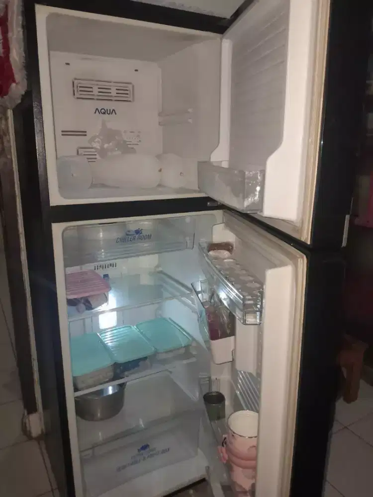 AQUA Kulkas ,mesin cuci 1 set