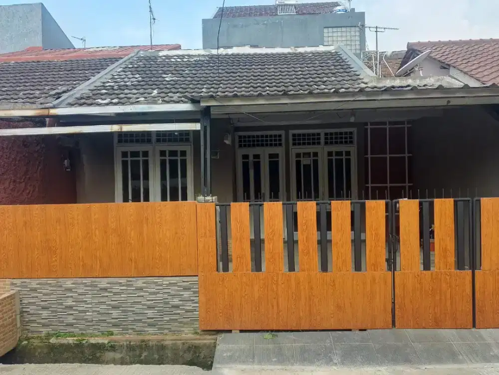 Di kontrakan rumah bulanan (bisa tahunan)