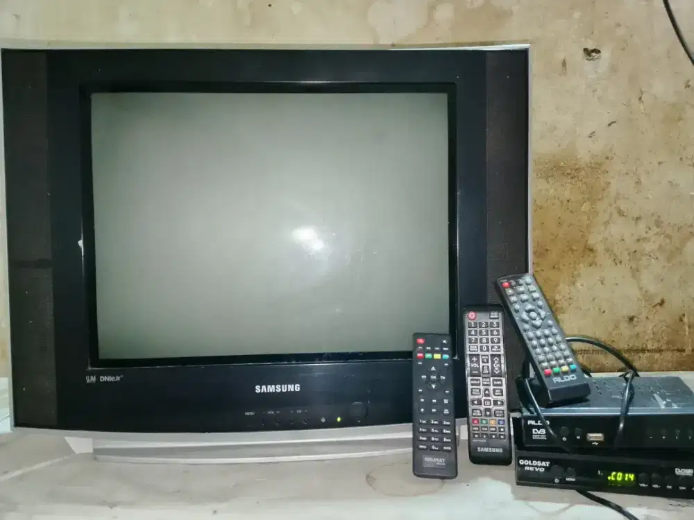 TV 21 + STB remot