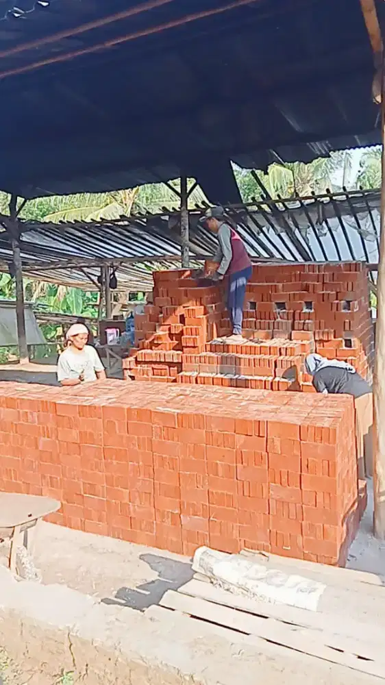 Bahan bangunan bata merah