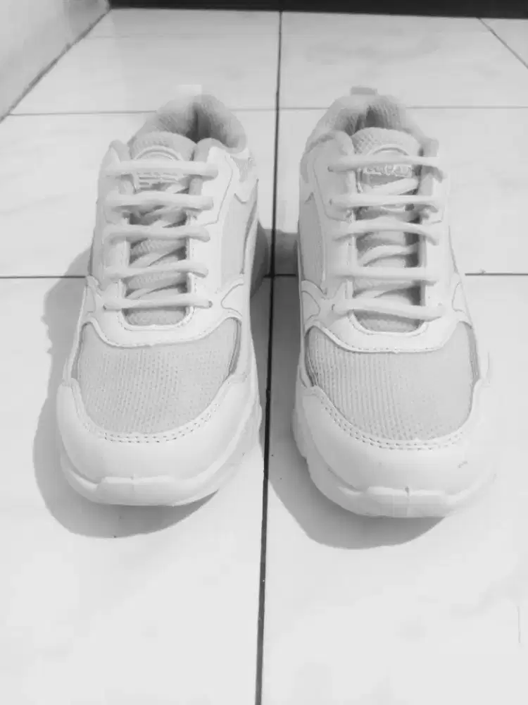 Sepatu anak perempuan bagus keren like new