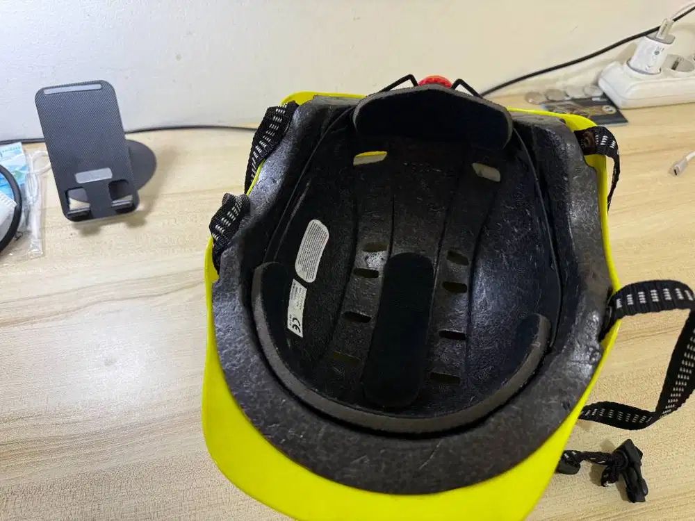 Helm Sepeda Syte – Warna Neon Yellow