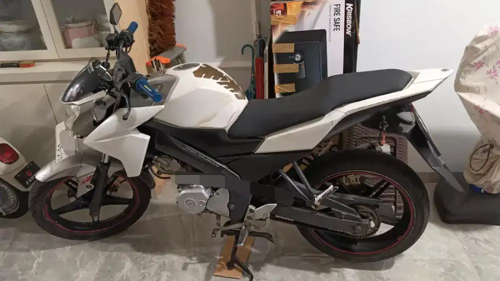 DIJUAL YAMAHA VIXION NVL PUTIH 2014