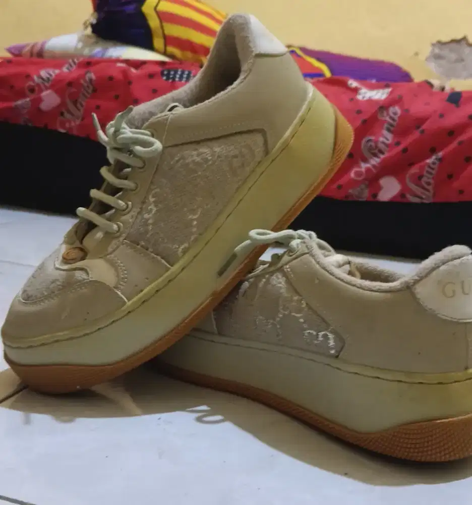 Sepatu preloved