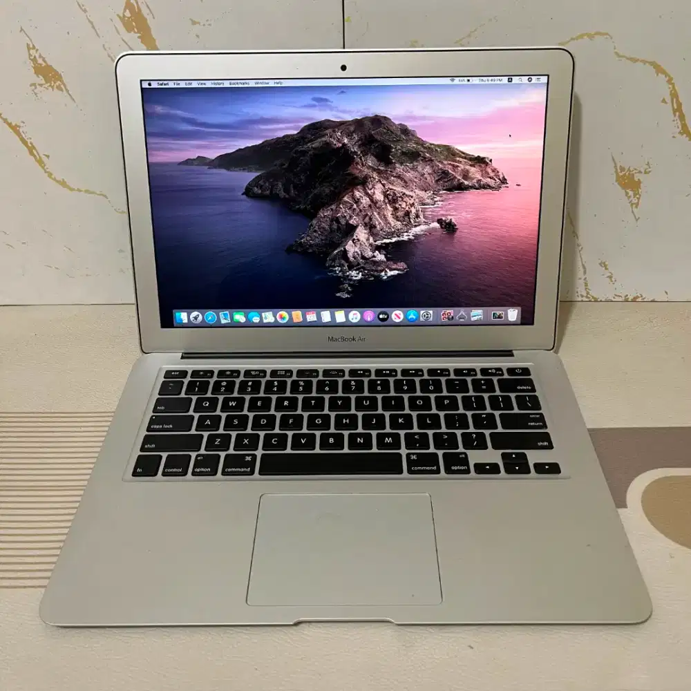 Forsale, Macbook Air 13-inch, Early 2015.