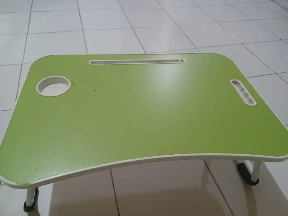 Meja belajar anak