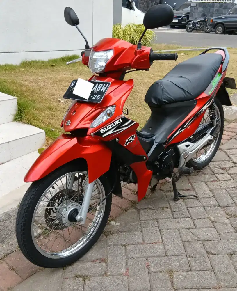 Suzuki Titan asli merah