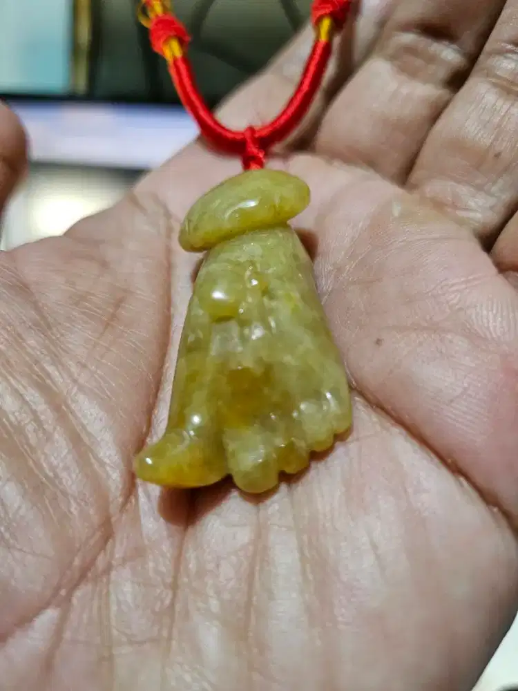 Kalung giok unik
