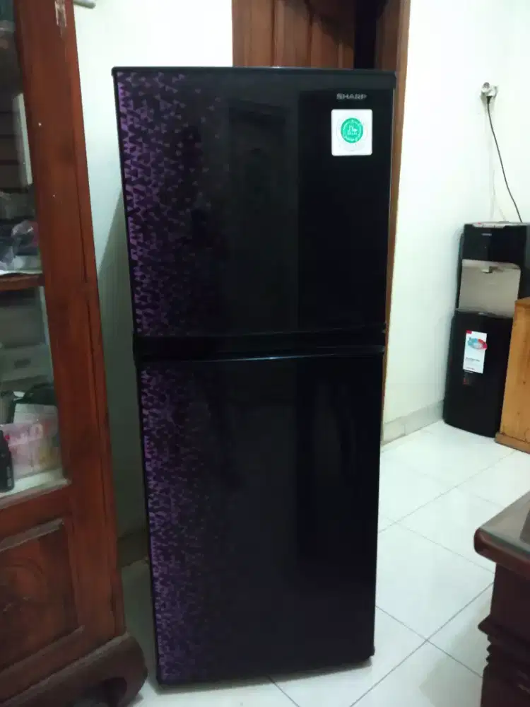 Dijual kulkas SHARP GOOD CONDITION