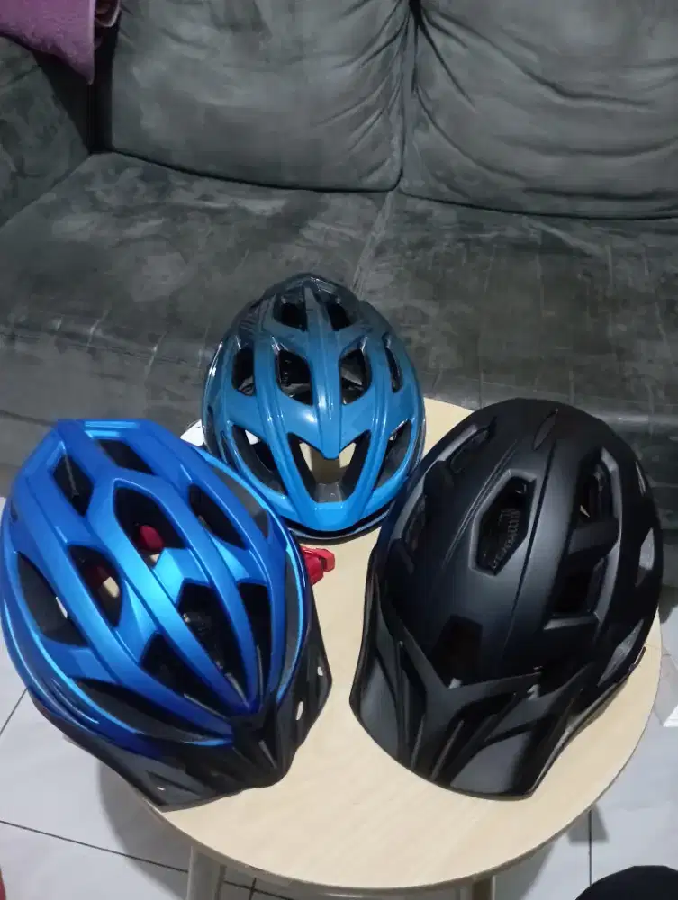 Helm sepeda sisa stok masih baru