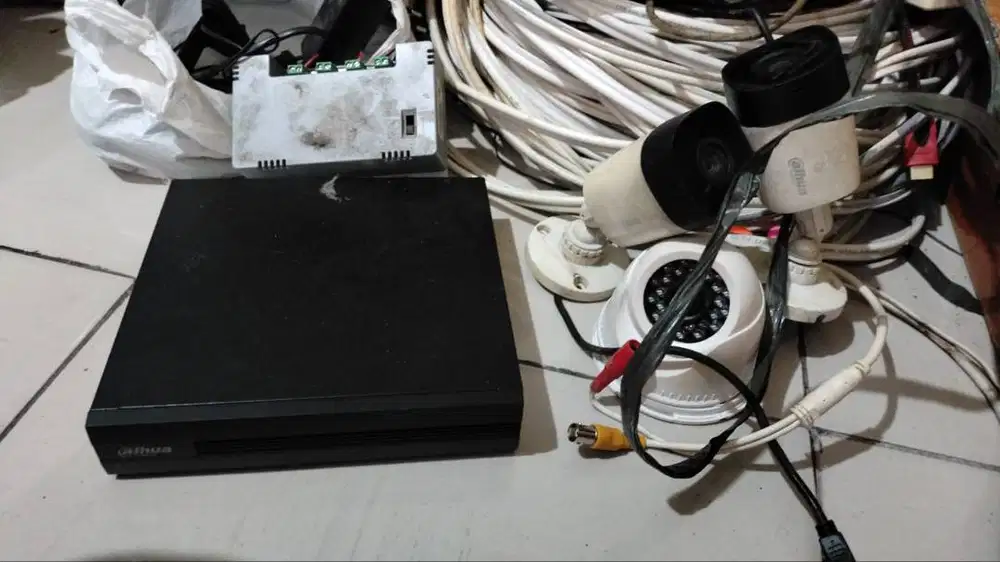 Cctv 3 camera plus kabel sesuai gambar
