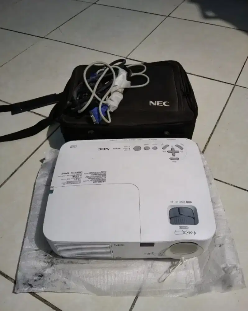 Proyektor nec np110