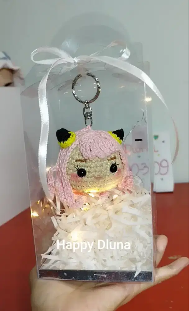 Boneka Anya Forger dilengkapi lampu