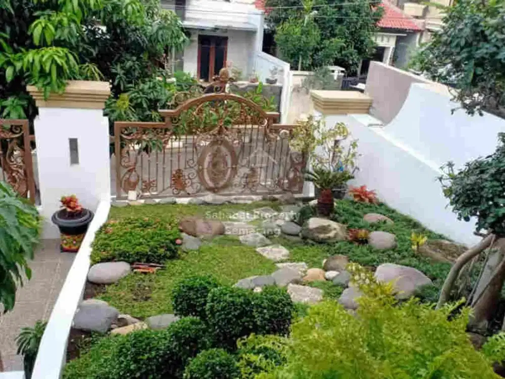 Rumah Mewah Retro Clasik di Jl Rorojonggrang Raya Manyaran