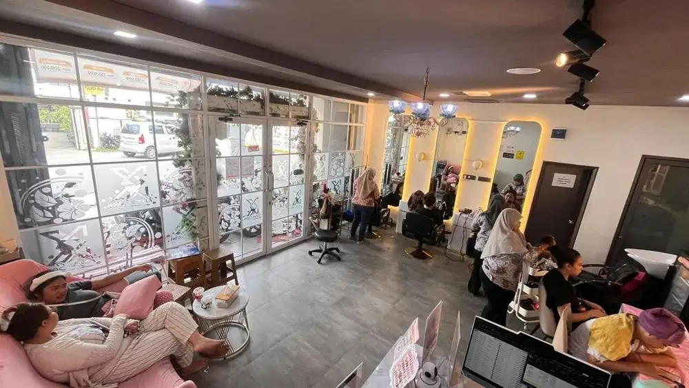 Dijual salon beserta isinya