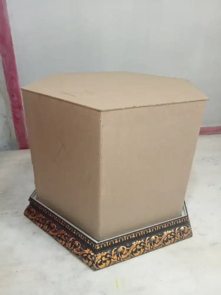 Segi enam box hantaran