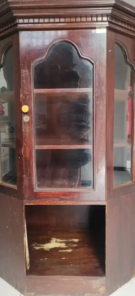 Lemari Koleksi Kayu Jati