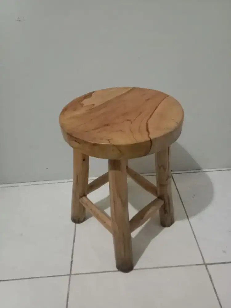 Kursi kayu Diameter 30cm tinggi 45cm